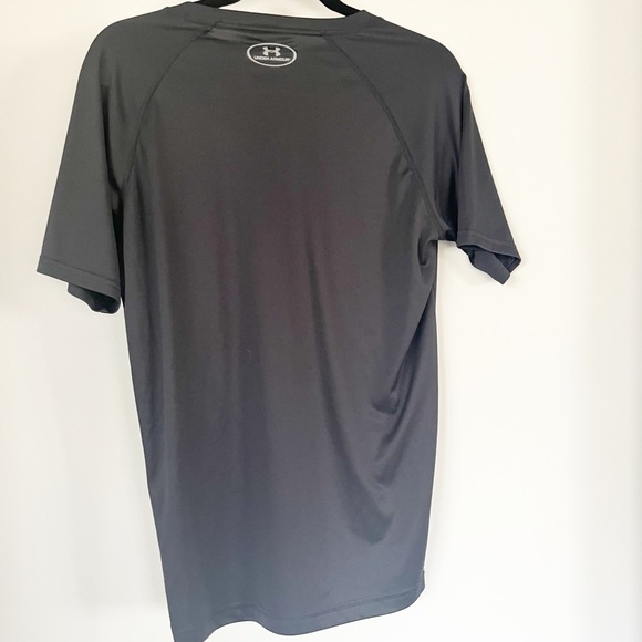 Men’s under Armour loose fit T-shirt, size small - Picture 2 of 2